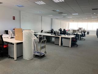 Office space in Calle de Rufino González 14