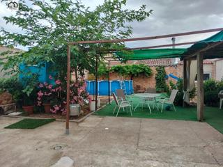 Maison à Valdepeñas. Apihouse vende casa de pueblo con patio en planta baja en valdep