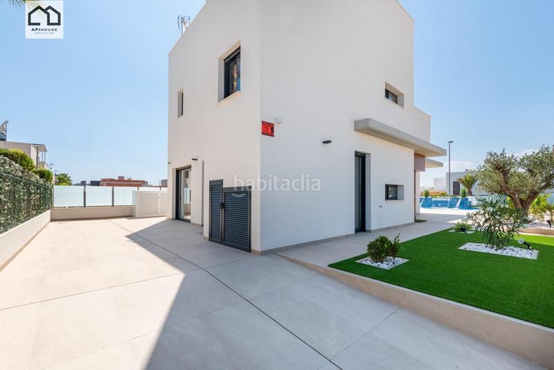 Foto 4ac00703-8ac7-47a6-a54e-97ab9628cf08. Chalet mit parking pool in Campoamor Orihuela