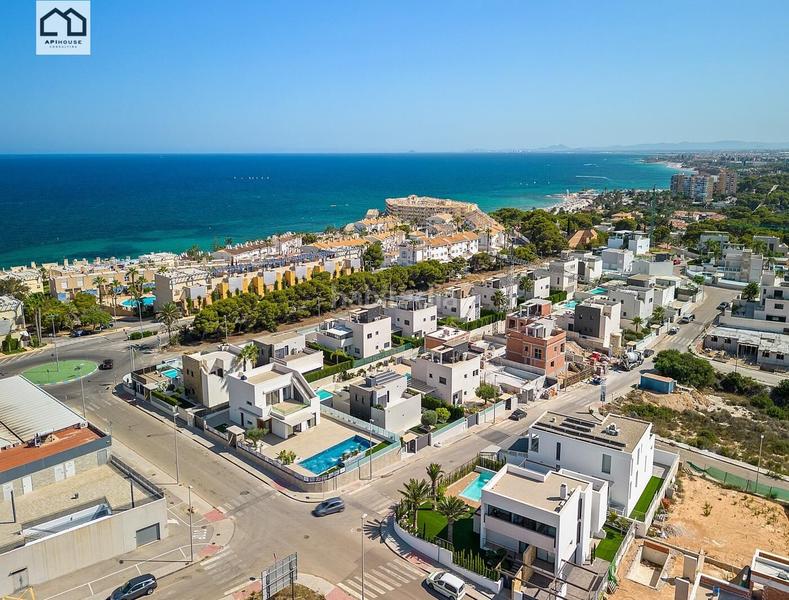 Foto 6846946d-c351-4a70-beb5-21dba5ac0be2. Chalet mit parking pool in Campoamor Orihuela