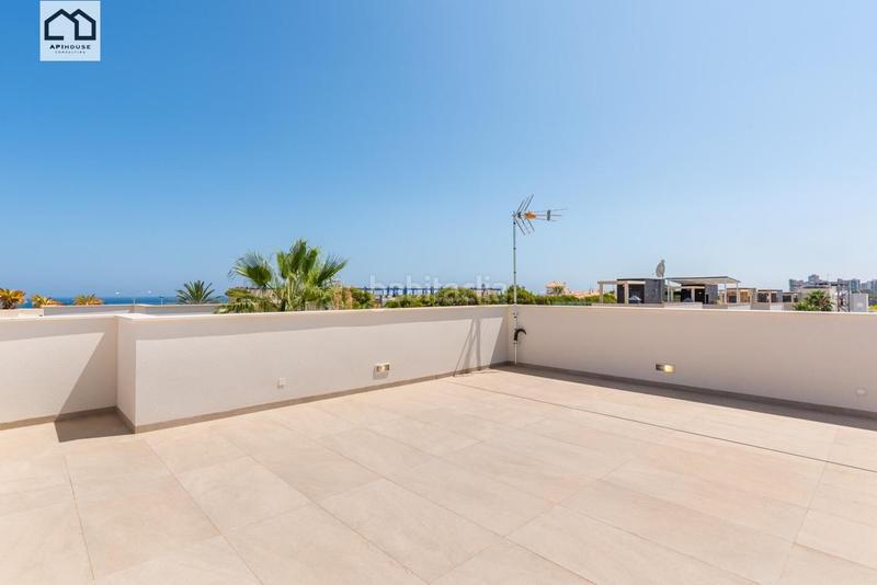 Foto a0fbb788-2674-49a7-8882-fc15e5e32fcb. Chalet mit parking pool in Campoamor Orihuela