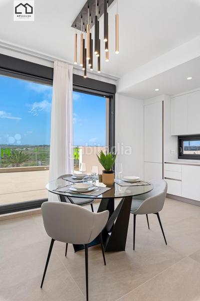 Foto f4691184-5c38-4bf9-a464-6d0489c7d076. Chalet mit parking pool in Campoamor Orihuela