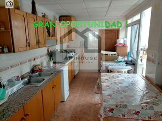 Maison à Pueblo. Apihouse vende casa de pueblo en guardamar en el centro. precio
