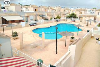 Casa a Los Balcones-Los Altos. Apihouse vende espectacular bungalow en torrevieja los altos. pr