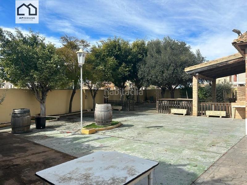 Foto 87d7077a-a95e-4fd2-8fad-b45f327ff2f4. Chalet apihouse vende espectacular chaletrestaurante costa. precio de venta 899.500 en Orihuela