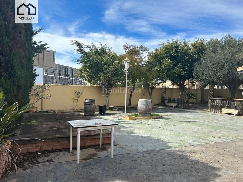 Foto f0f1fa54-1051-43de-b2b0-15f3a53a2420. Chalet apihouse vende espectacular chaletrestaurante costa. precio de venta 899.500 en Orihuela