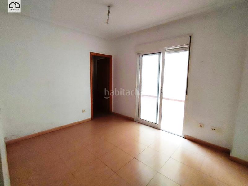 Foto 6b264e0c-24e8-40b1-b3f9-c57a2b6f1996. Piso apihouse vende piso en primera planta para reformar en almoradi. precio de venta 103.000 en Almoradí