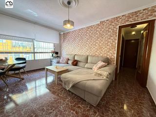 Apartament en Pueblo. Apihouse vende espectacular apartamento en guardamar del segura.