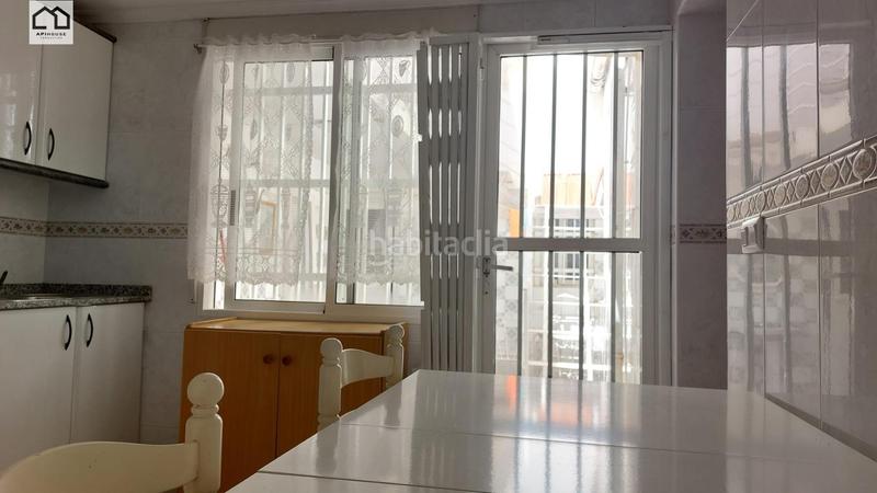 Foto 2c118e87-e5a4-4371-aeeb-a00e746a46a1. Rent semi detached house in Playa Levante Santa Pola