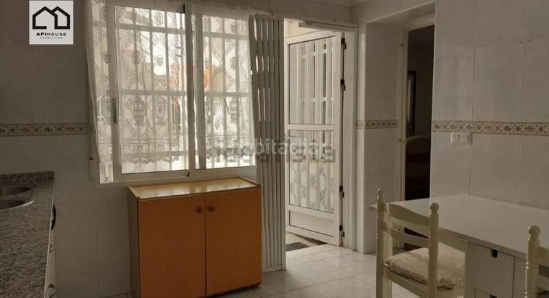 Foto 5ea8cc32-9cca-4cc6-b77a-600d6f289327. Rent semi detached house in Playa Levante Santa Pola