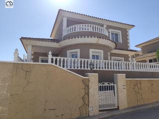 Chalet en Los Balcones-Los Altos. Apihouse vende impresionante chalet en la urbanizacion los altos
