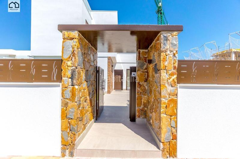 Foto 3b3d2174-23bb-4305-bdda-0a6cb015be9a. Casa adossada amb aparcament a Benijófar