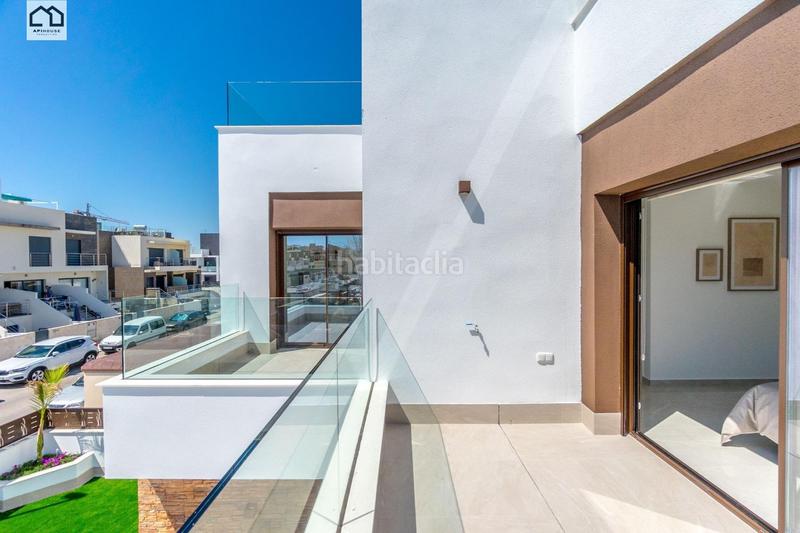 Foto f824c6b0-e27e-4116-ba5f-aca2b87ece24. Casa adossada amb aparcament a Benijófar