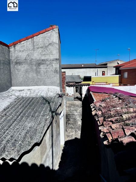 Foto c09566c8-c4fb-4671-9b9b-0e908bef7044. Masía apihouse vende casa de pueblo en planta baja con amplia parcela de 265 m2. precio 77.999 en Carmena