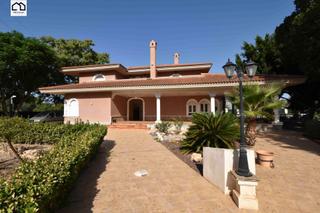 Xalet a Callosa de Segura. Apihouse vende espectacular chalet en callosa de segura. precio