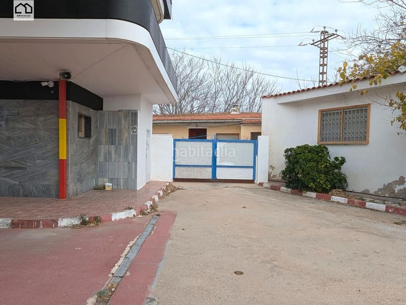 Foto cd0fc5ec-e0c5-4c84-bfd8-d87c9fafc9f5. Local comercial a Monforte del Cid