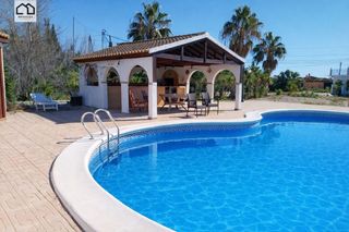 Casa in Albatera. Apihouse vende espectacular vivienda en crevillente. precio 580.