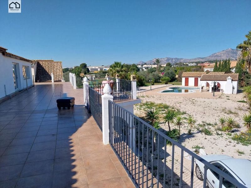 Foto 5133f6f6-a3d9-494e-ac2e-7ef55be243b6. Casa amb piscina a Albatera