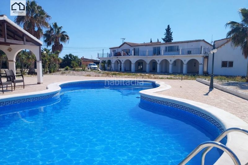 Foto c52d6acd-d936-468e-8b93-1e83081af989. Casa amb piscina a Albatera