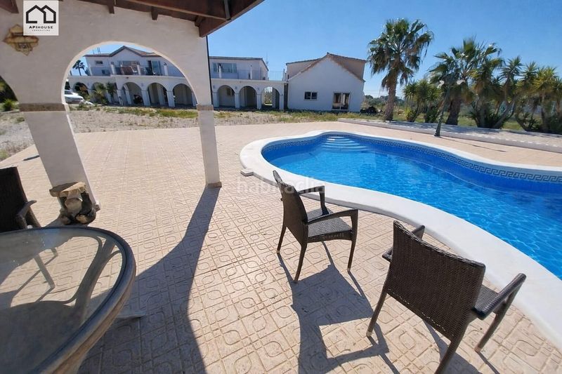 Foto e6d0e9f3-7ac3-4dd8-b95c-b587317f3d4e. Casa amb piscina a Albatera