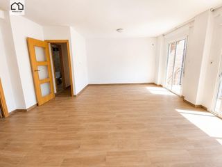 Flat in Las Piscinas Naturales. Apihouse vende espectacular piso reformado en torrevieja. precio