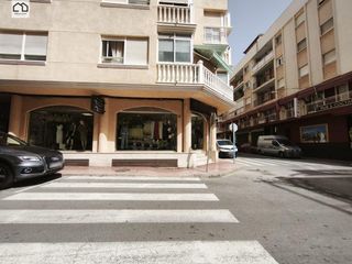 Geschäftsraum in Avenida Habaneras - Curva de Palangre. Oportunidad de negocio en el corazón de torrevieja por 273,000