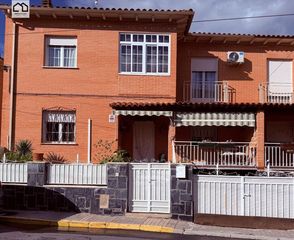 Chalet in Numancia de la Sagra. Espectacular chalet en numancia de la sagra por solo 279,999