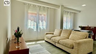 Miete Etagenwohnung in Santa Olalla. Apihouse alquila piso de dos dormitorios en zona centro en santa