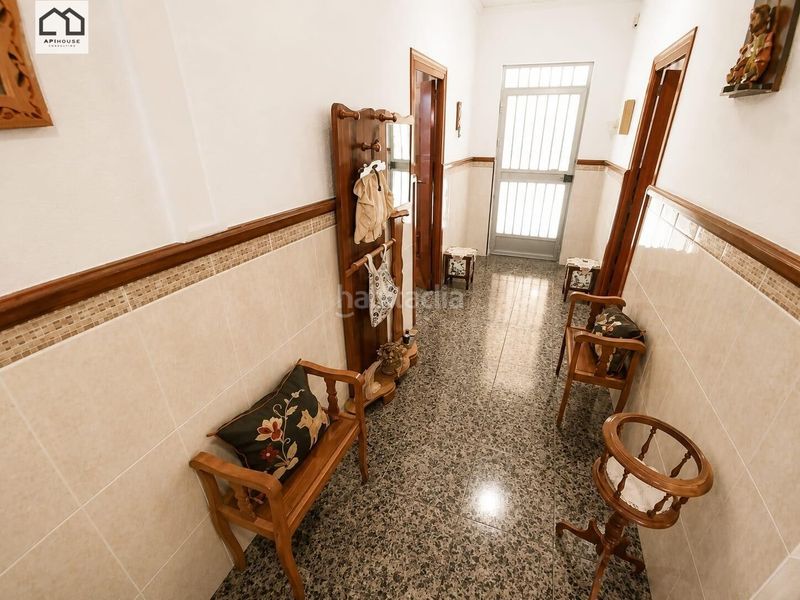Foto a86405c4-ab4a-423e-8aa6-fa29728c3d90. Casa amb aparcament a Benejúzar
