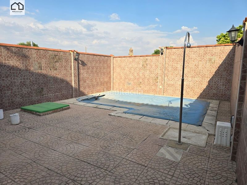 Foto c8493472-5288-401b-b499-605c816f30b7. Casa adossada amb piscina a Cerralbos (Los)