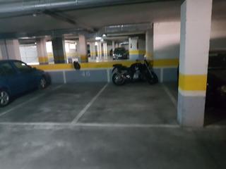 Location Parking voiture  Calle santander. Plazas de garaje y trasteros en jardines de florencia, camino de