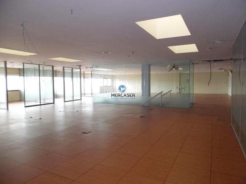 Foto 3365bfba-b2d0-428a-b2ab-b73d40fee78c. Capannone industriale in Virgen del Rosario Torrejón de Ardoz