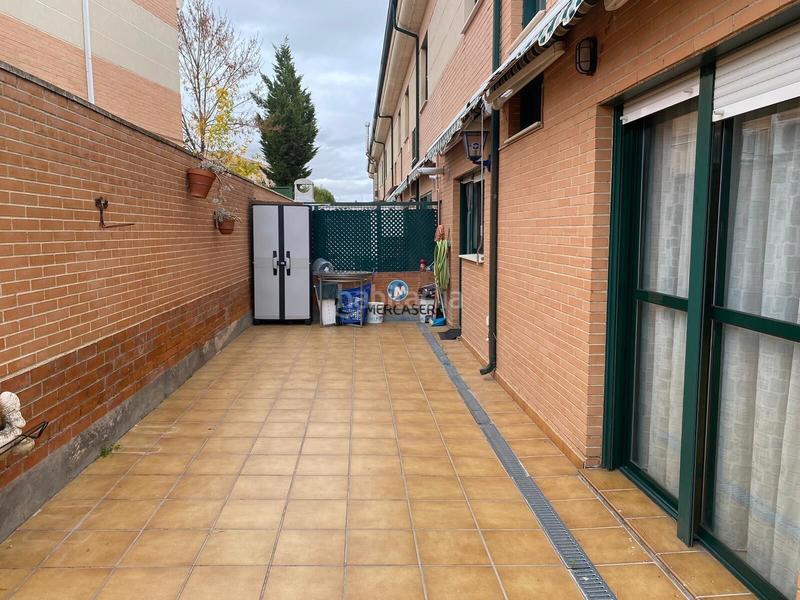 Foto 6eaf2bf1-e96b-4b50-95dc-772b489fa0a8. Casa adossada amb aparcament a Meco pueblo Meco