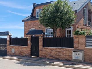 Xalet en Meco pueblo. Venta chalet independiente en meco  218 m, 4 dormitorios  suite,