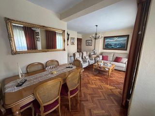 Pis  Calle de vélez rubio. Se vende piso de 3 dormitorios, terraza, ascensor en perfecto es