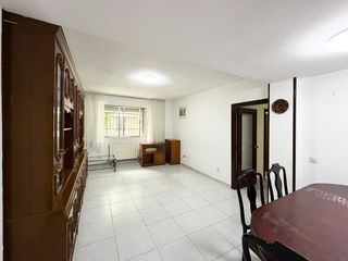 Erdgeschoss in Parque Europa-Los Pitufos. Bajo con patio y plaza de garaje en pinto
