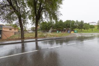 Wohngrundstück in Torres de la Alameda. Estupenda parcela en esquina