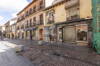 Casa a Casco Histórico. Edificio de vivienda mas local  en el casco histórico de alcalá