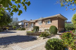 Casa en Peñas Albas - Zulema. Magnífico chalet en urbanización zulema