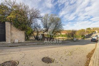 Wohngrundstück in Camarma de Esteruelas. Alcala inmobiliaria presenta parcela de 1000m en la urb. el prac