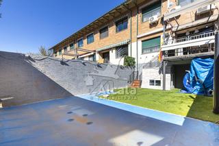Maison jumelée à Alovera. Espectacular chalet adosado con piscina en alovera