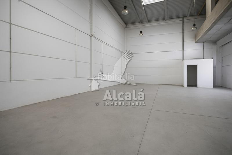 Foto 204c63a4-d33c-411e-8b5c-a468ad235be0. Industrial building in Camarma de Esteruelas