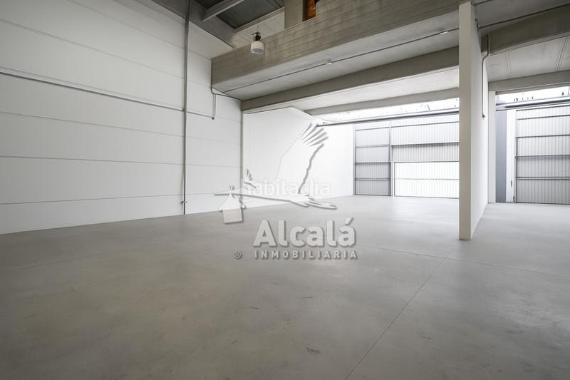 Foto 53e274ca-0d49-45b9-a884-5209a73d7395. Industrial building in Camarma de Esteruelas