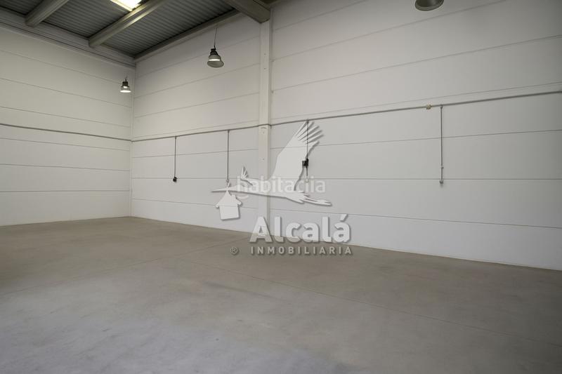 Foto 7275aa2a-071f-4350-b50a-ed48b1d3f2de. Industrial building in Camarma de Esteruelas