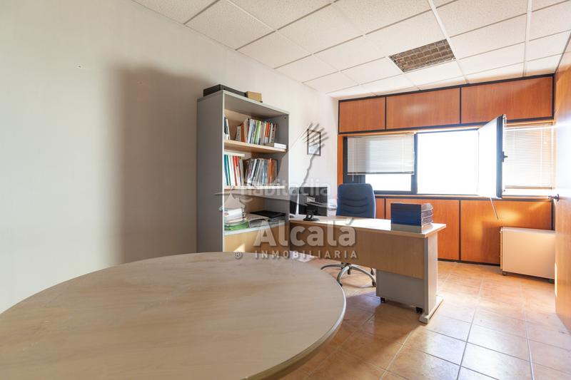 Foto ca8301c5-1a92-4eee-8ace-c4e48d9f72dd. Industrial building in Camarma de Esteruelas