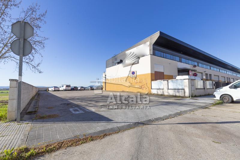 Foto cff0999b-843d-44a1-b667-e938bb345f00. Industrial building in Camarma de Esteruelas