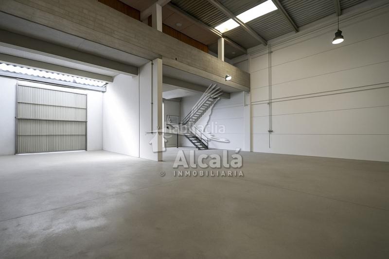 Foto ef43b80a-eca0-4451-8196-e4b351cc295a. Industrial building in Camarma de Esteruelas