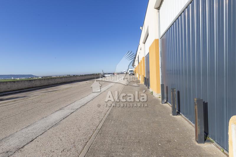 Foto f4570349-b814-464c-a137-6397c89dae52. Industrial building in Camarma de Esteruelas