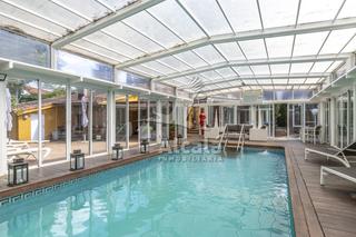 Maison à Torrejón del Rey. Encantadora casa independiente con piscina, sauna y gimnasio en