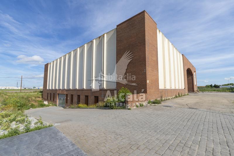 Foto 1664d1e9-925c-4d47-8b55-ba195519b234. Nave industrial  con muelle de carga y 2.600 m en alcalá junto al polígono azque en Alcalá de Henares